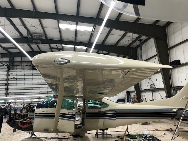 An image of Cessna T182 with AeroLEDs Pulsar N